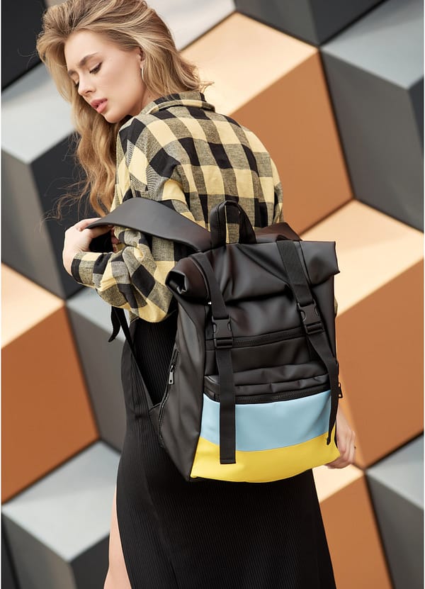 Рюкзак SamBag жіночий Sambag RollTop LTH Чорний з прапором України - Зображення 4